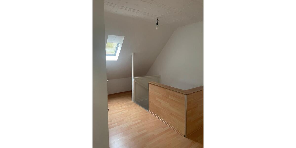 Dachgeschoßwohnung Iserlohn - 3.5 Zimmer, 80 m&sup2;, 500&euro; | Angebot:24841562