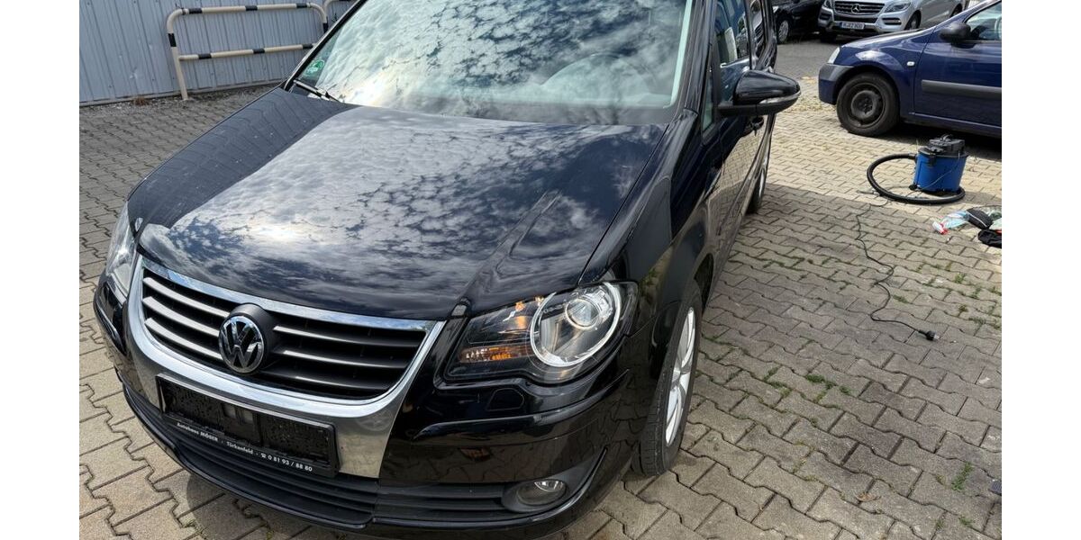 VW Touran 249.298 km 2.490 € München 81243