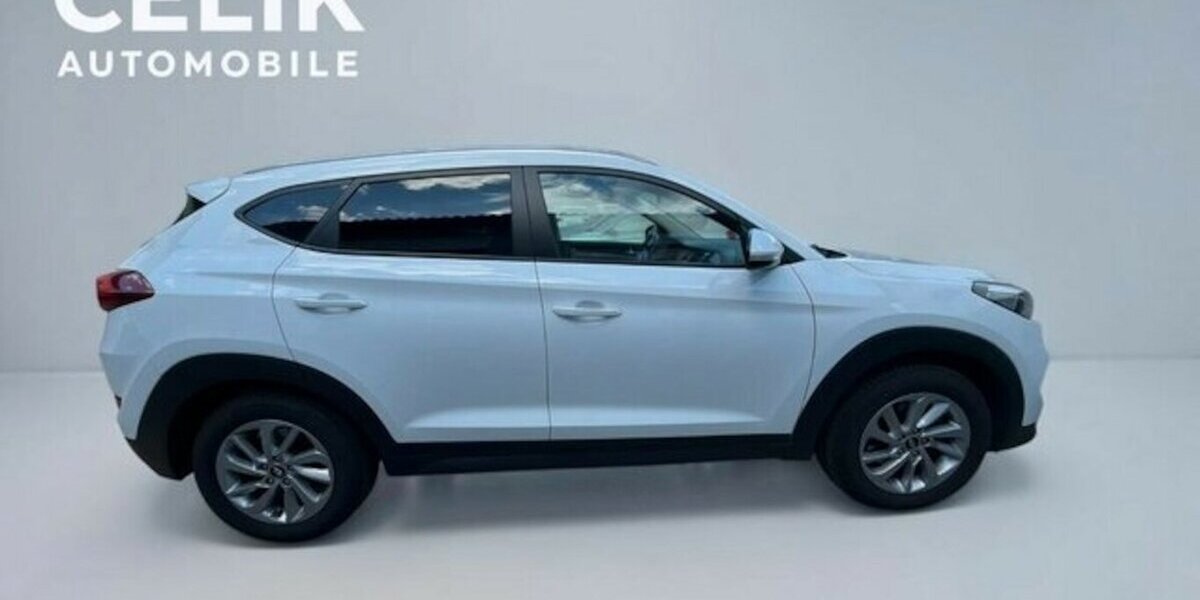 Hyundai Tucson blue 2WD 1. Hand 120.000 km 12.890 &euro; Neckarsulm 74172
