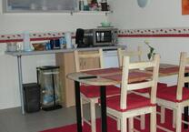 Gemütliche 2-Zimmer-Souterrain-Wohnung mit Terrasse – Ideal für S