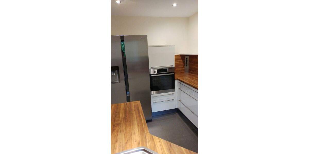 LUXUS Appartament mit Einbauküche, Balkon, Garage 2 zimmer