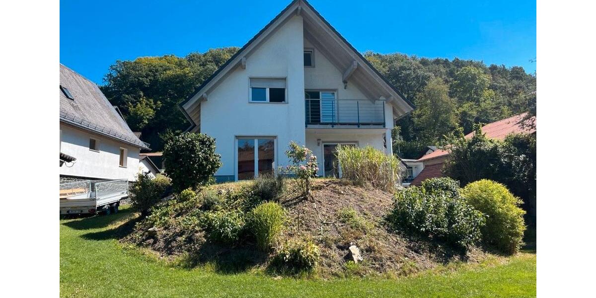 Einfamilienhaus Siegbach - 5 Zimmer, 124 m&sup2;, 1.165&euro; | Angebot:25170402