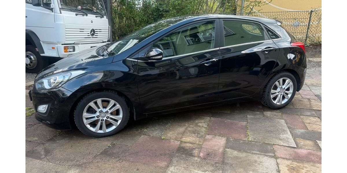 Hyundai i30 208.300 km 4.800 &euro; Kaiserslautern 67659