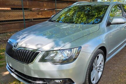 Skoda Superb 329.923 km 5.199 &euro; Mittenwalde 15749