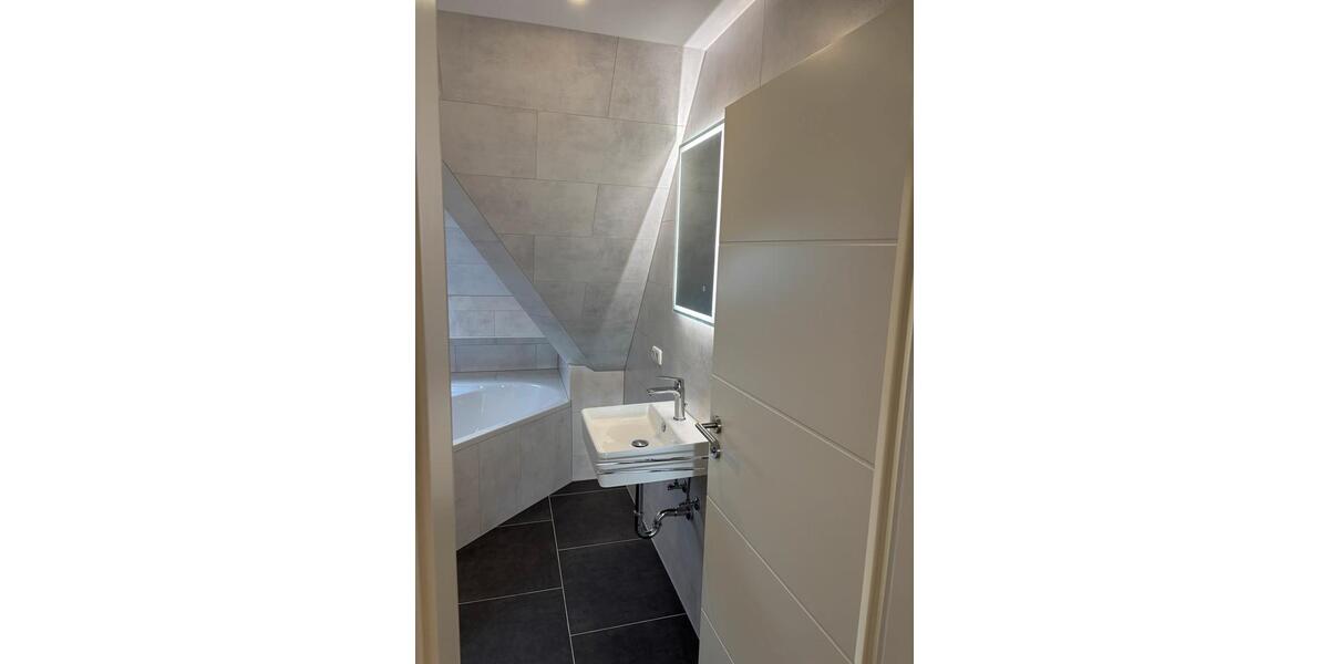 Dachgeschoßwohnung Schweinfurt Bellevue - 3 Zimmer, 66 m&sup2;, 680&euro; | Angebot:26375359