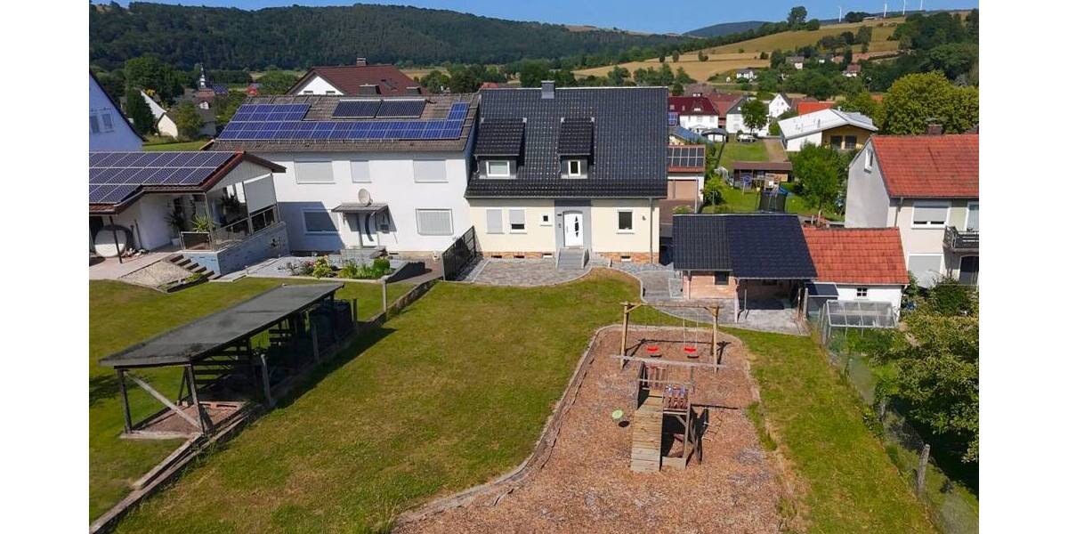 Doppelhaushälfte mit 2 Wohneinheiten und großem Garten in Heimboldshausen ! 6 zimmer