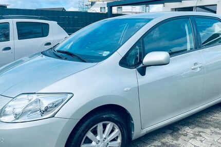 Toyota Auris 68.000 km 7.450 &euro; Bielefeld 33659