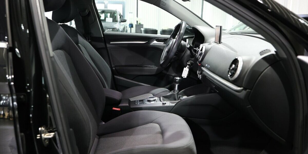 Audi A3 LIMOUSINE 1.4 TFSI BUSINESS / VIRTUAL-COCKPIT 119.000 km 16.993 &euro; Hamm 59077
