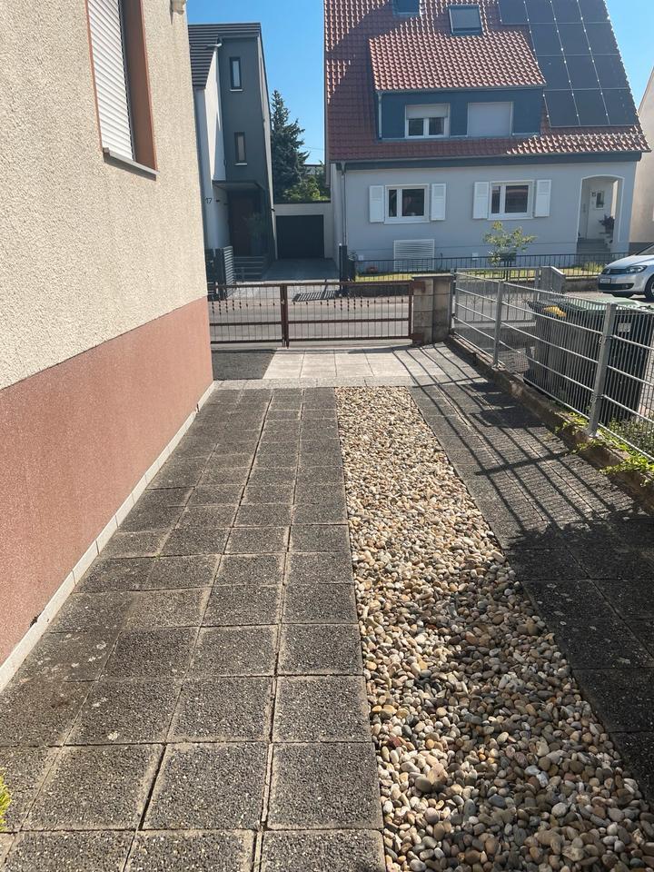 Doppelhaushälfte mit großem Grundstück in Frankfurt Harheim