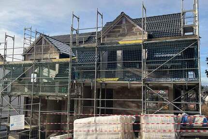 Rohbau Bes. am Sa. 27.12. 10:00-11:00 Uhr: TOP DHH in Renningen-Malmsheim - Einzug Mitte 2026! 6 zimmer