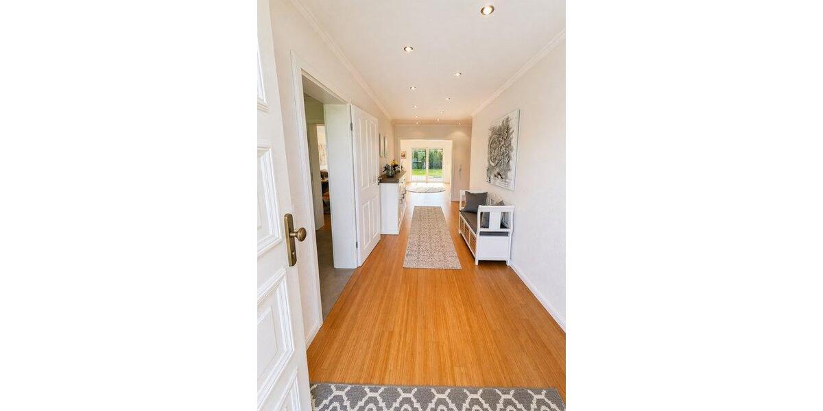 Einfamilienhaus Brackel - 7 Zimmer, 220 m&sup2;, 599.000&euro; | Angebot:26987385
