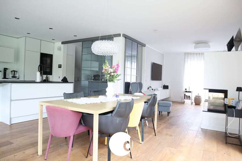Haus zum Mieten in Stuttgart 3.900 € 250 m²