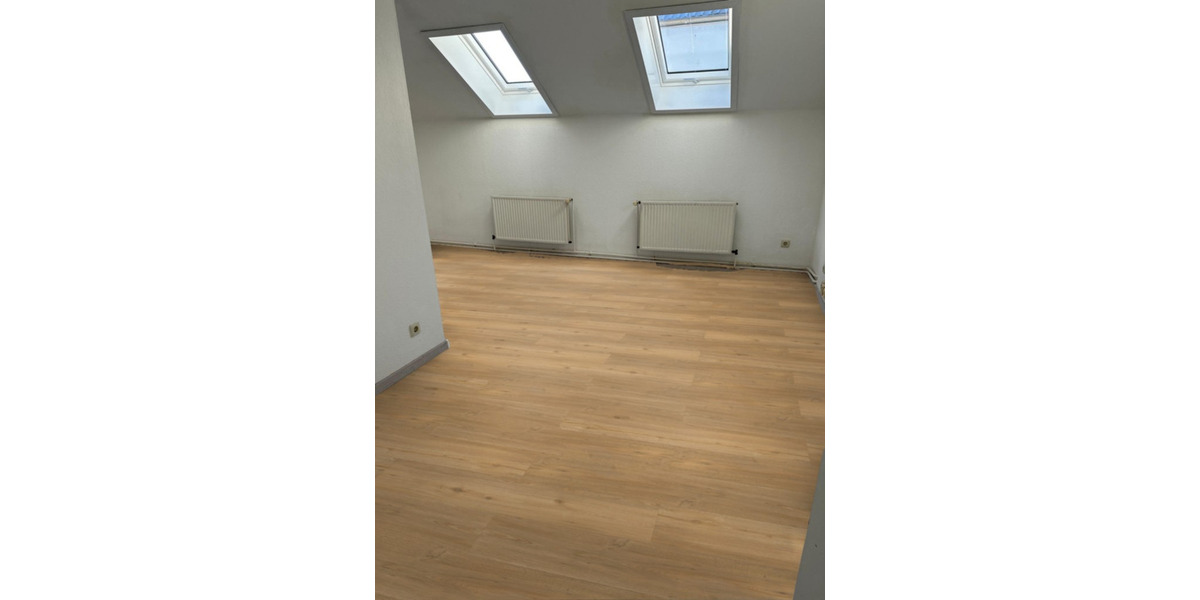 Helle Dachgeschosswohnung mit viel Stauraum in St. Jürgen 4 zimmer