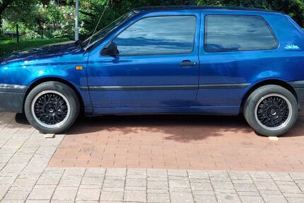 VW Golf 117.000 km 3.600 &euro; Königsberg i.Bay. 97486