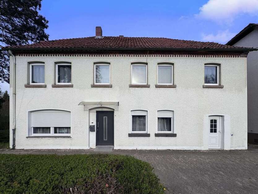 Haus zum Kaufen in Emmerthal 198.000 € 194.24 m²