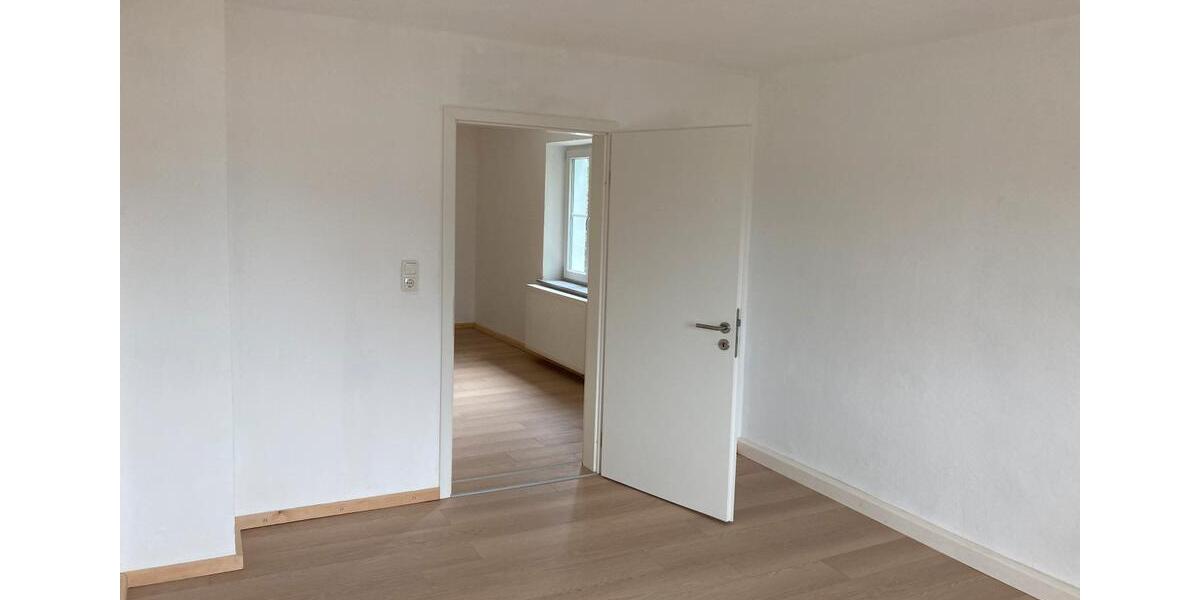 Einfamilienhaus Tittling - 5.5 Zimmer, 164 m&sup2;, 1.300&euro; | Angebot:24820200