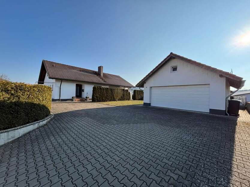 Haus zum Kaufen in Rödental Mönchröden 459.000 € 250 m²