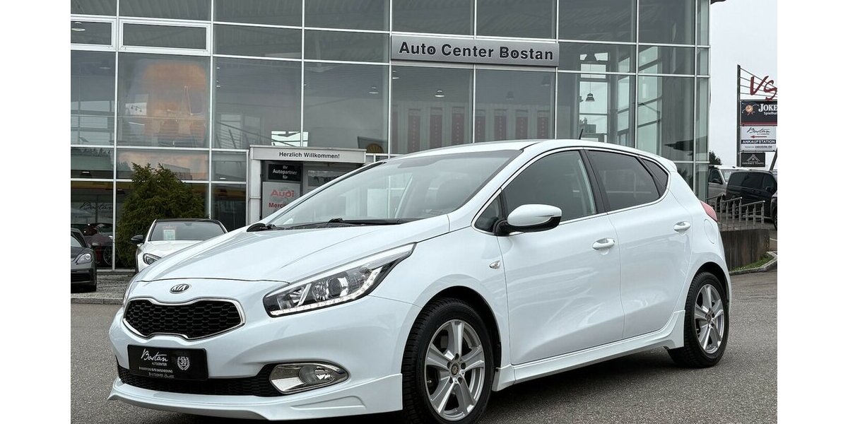 Kia Ceed 1.4 TSI Dream Team KAMERA/NAVI/SHZ/LENKHZ 64.779 km 8.900 &euro; Villingen-Schwenningen 78054