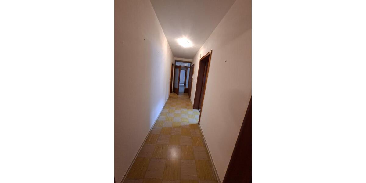 135 m² Erdgeschosswohnung zu vermieten 5 zimmer