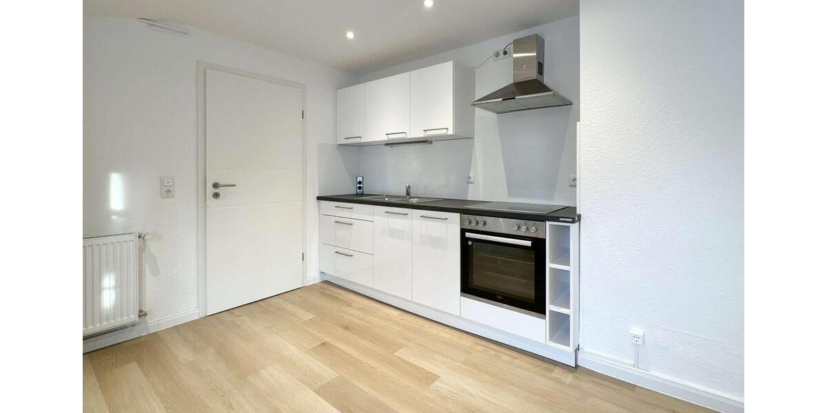 Hochwertig sanierte 3-Zi.-Whg. mit Einbauküche & großzügigem Balkon 3 zimmer