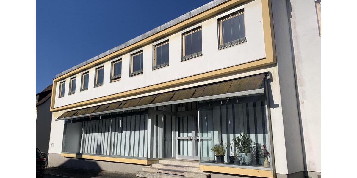 Gewerbeimmobilie mit Entwicklungspotential in zentraler Lage von Rehau - Ausstellung, Büro, Lager, Produktion im Mischgebiet - mit Laderampe im EG - Gesamtgewerbefläche ca. 1.786 m² zimmer