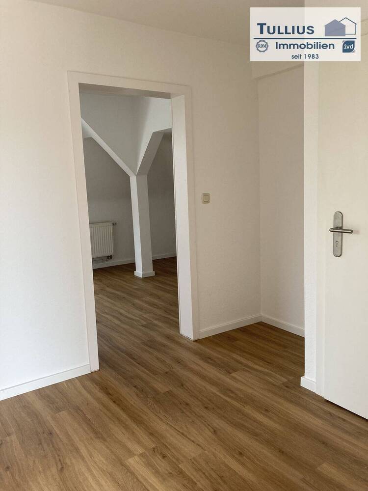 1-Zimmer-Dachgeschoßwohnung mit Einbauküche, 2 Balkone und Stellplatz in Essen-Borbeck
