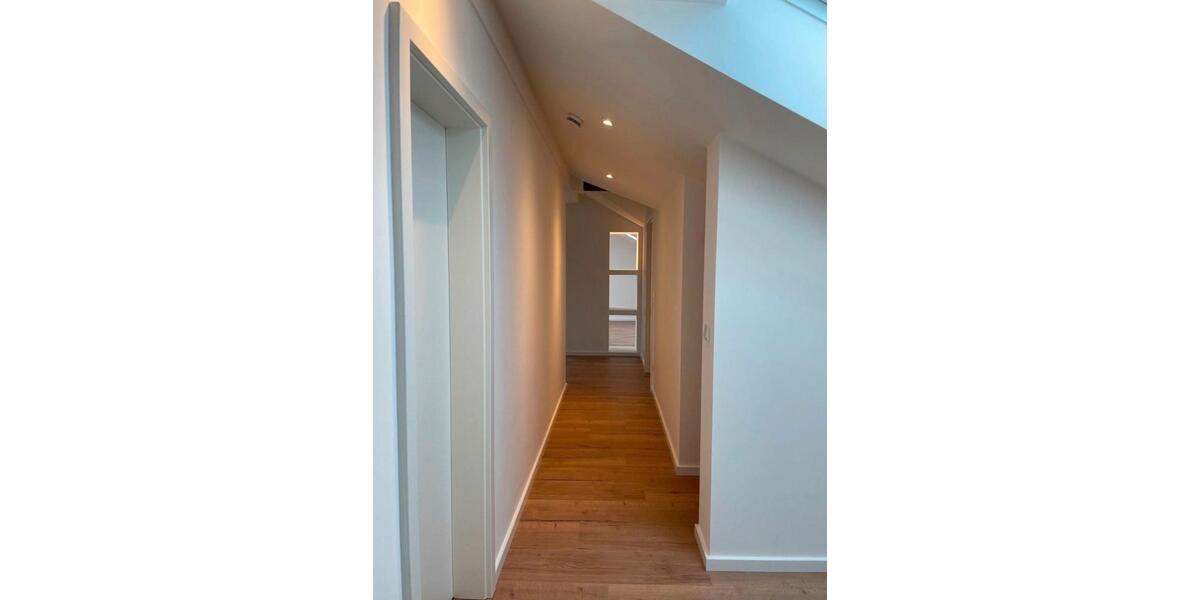 2,5-Zimmer Dachgeschosswohnung mit Gartenanteil in gehobenem Stil 2.5 zimmer