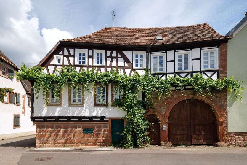 Haus zum Kaufen in Birkweiler 595.000 € 254 m²
