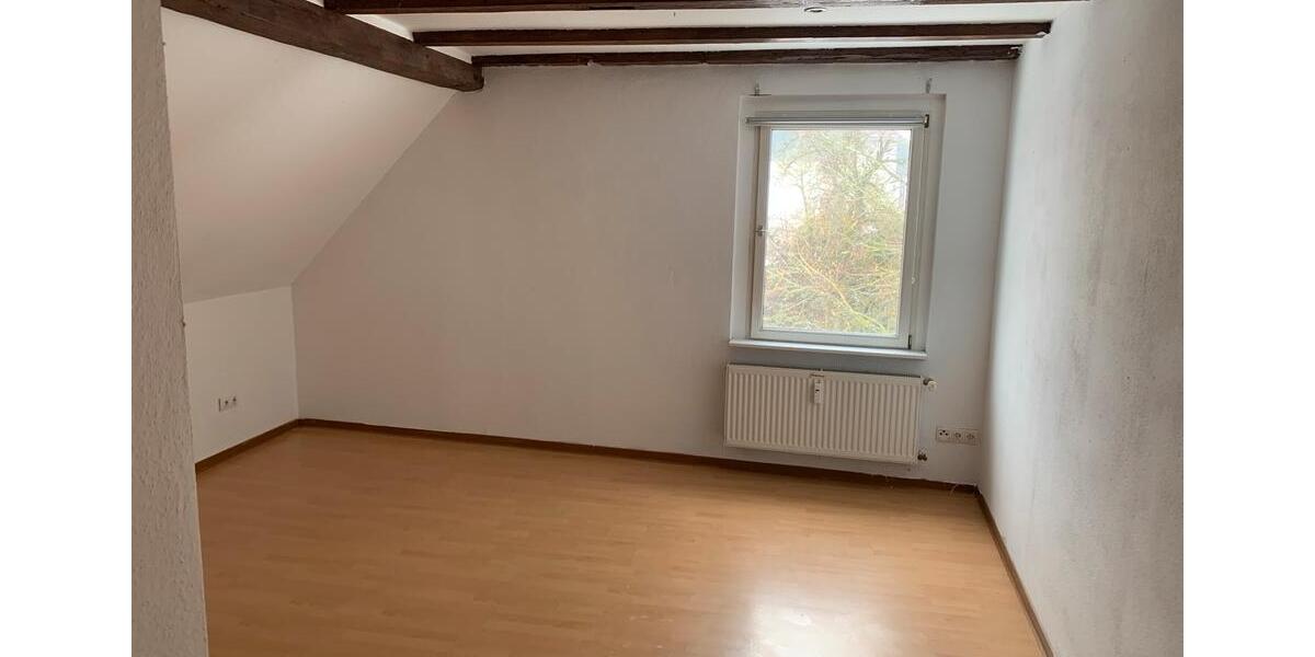 Dachgeschoßwohnung Friedewald - 4 Zimmer, 150 m&sup2;, 900&euro; | Angebot:26126723