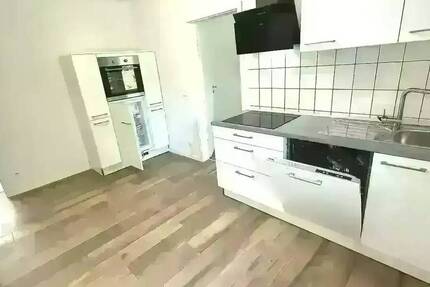 2,5-Zimmer-Wohnung im Erdgeschoss Einbauküche Dusche kein Balkon Kellerraum und Abstellraum Gartenanteil 2 zimmer