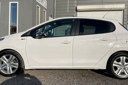 Peugeot 208 90.000 km 6.900 &euro; Euskirchen 53881