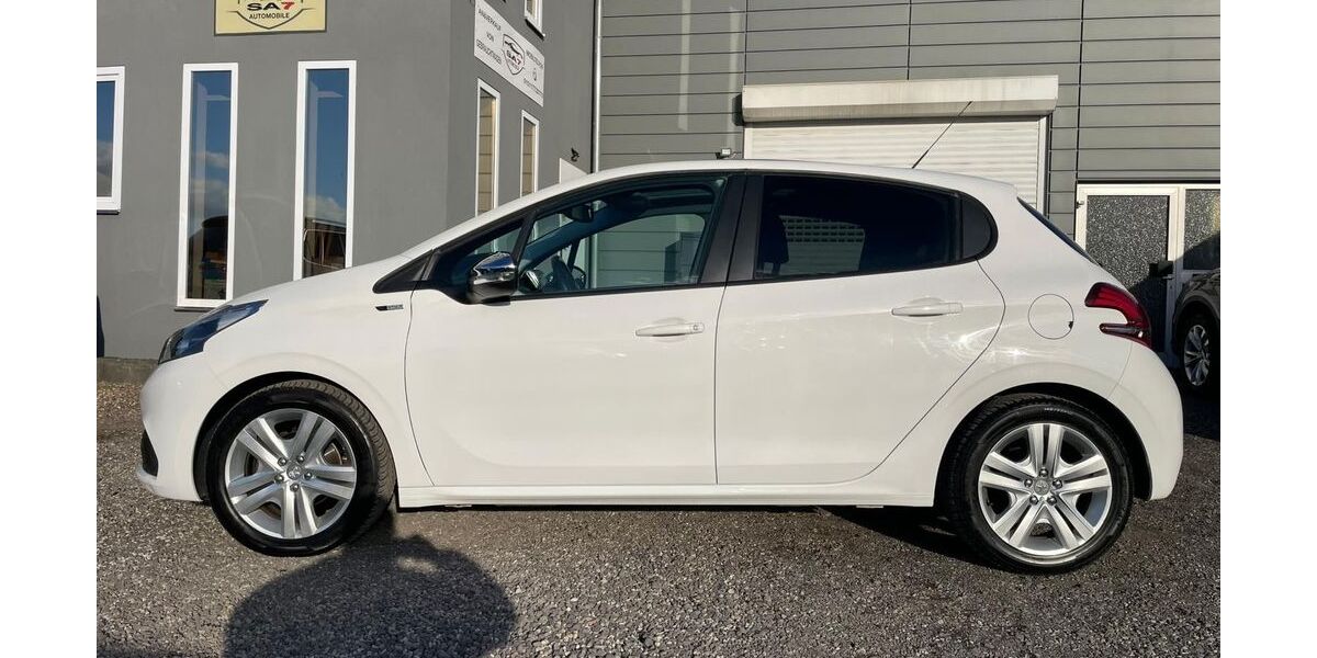 Peugeot 208 90.000 km 6.900 &euro; Euskirchen 53881