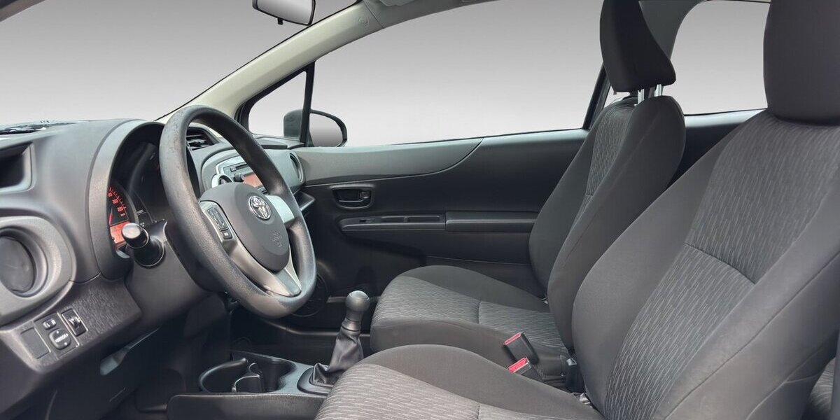 Toyota Yaris 1.0 Basic Radio 91.836 km 1.890 &euro; Wuppertal 42327