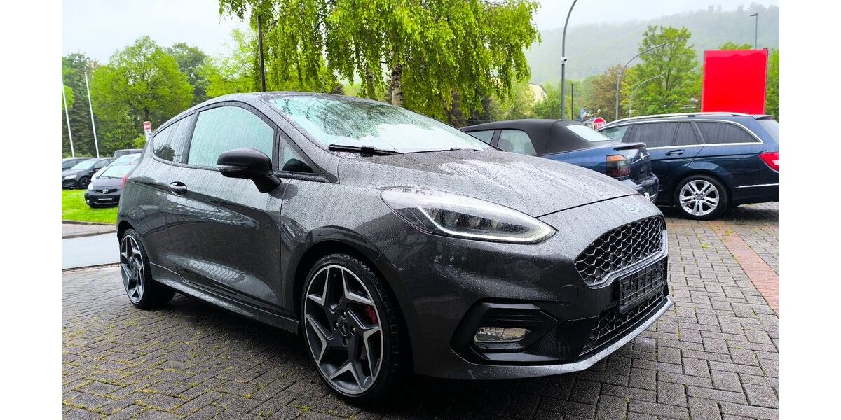 Ford Fiesta 83.000 km 14.400 &euro; Lügde 32676