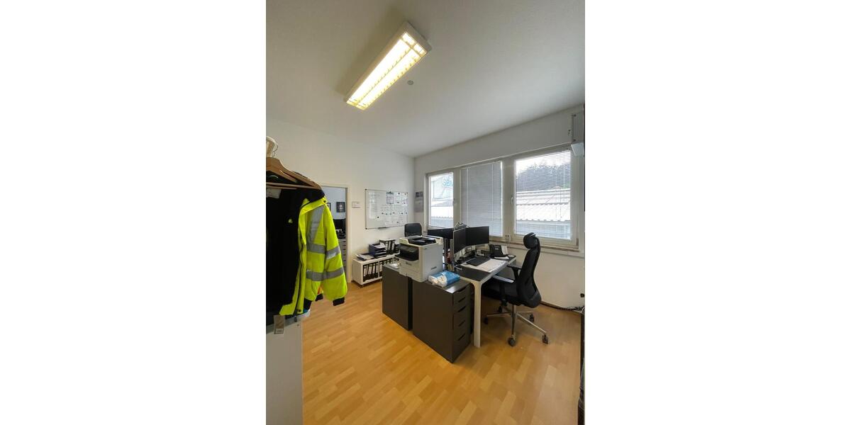 Großzügige Büro- Praxisfläche in zentraler Lage zimmer