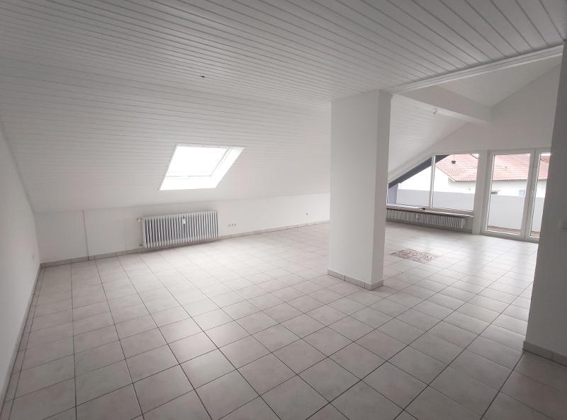 3- Zi. DG Wohnung mit 2 Balkonen und Garage 3 zimmer