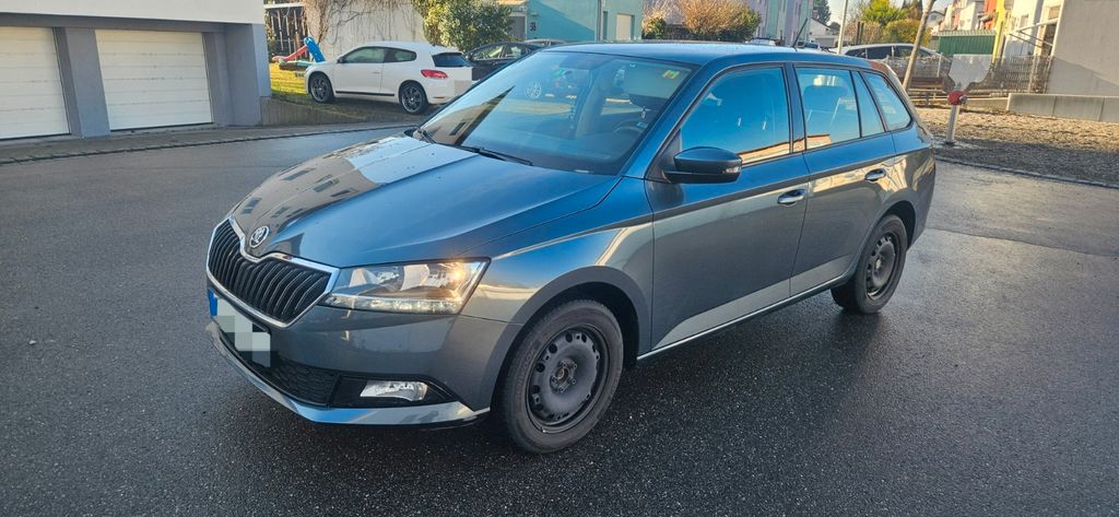 Skoda Fabia 42.000 km 12.500 &euro; Rielasingen-Worblingen 78239