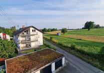 Smart & stilvoll: 3,5-Zi.-DG-Wohnung mit Garten, Garage uvm
