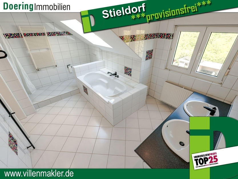 Gemütliche Dachgeschosswohnung 126 m² Wohnfläche + 20 m² Zusatzfläche + XXL Garten *provisionsfrei für Käufer* 5 zimmer