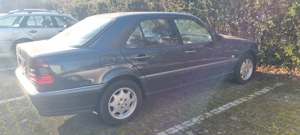 Mercedes-Benz C 250 91.489 km 7.800 &euro; Rüsselsheim 65428