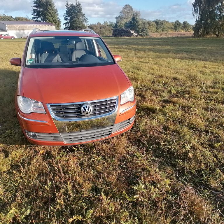 VW Touran 246.000 km 4.850 € Sülstorf 19077
