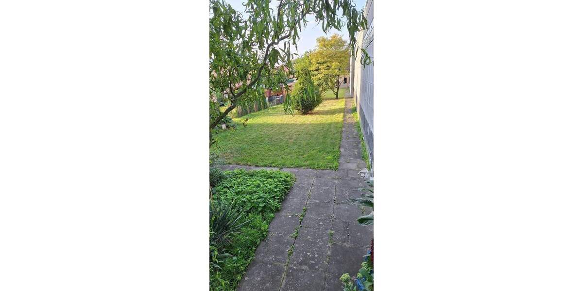 *Weihnachtspreis! Sanierungsbedürftiges 1-FH in BraunschweigBroitzem m. schmalen u. sehr schönem GrundstückGarten inkl. Anbau u. Garagen 4 zimmer