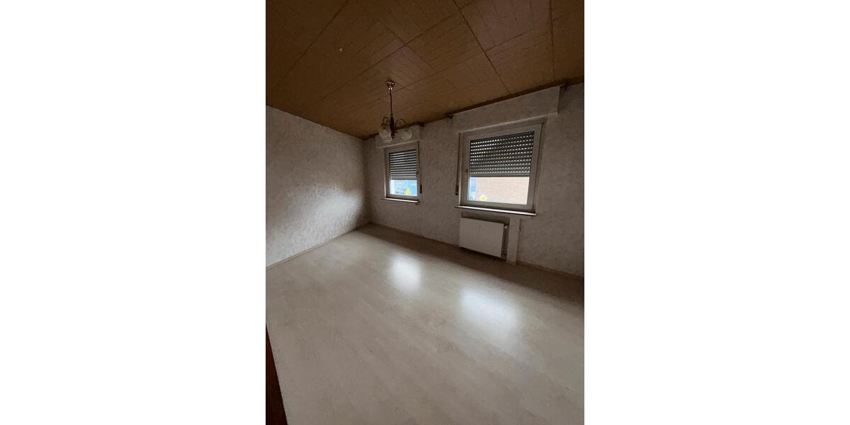 Etagenwohnung Niederkassel - 5 Zimmer, 190 m&sup2;, 2.220&euro; | Angebot:24876817