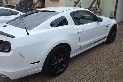 Ford Mustang 132.000 km 14.000 &euro; Delmenhorst 27753