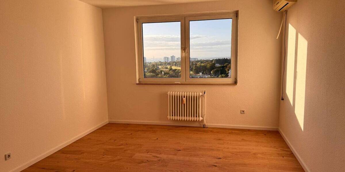 Etagenwohnung Frankfurt am Main Preungesheim - 4 Zimmer, 132 m&sup2;, 1.650&euro; | Angebot:26826419