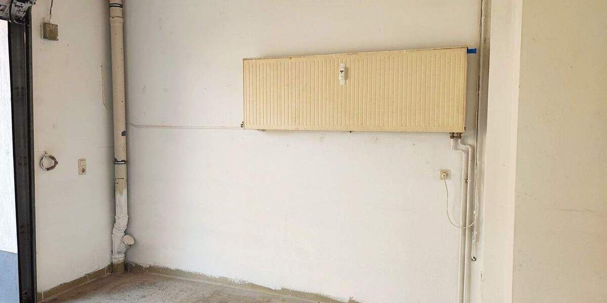 ++ beheizbare Werkstatt- Gewerbeeinheit mit Rolltor & Büro - ideal für Handwerk | Roßwein ++ zimmer