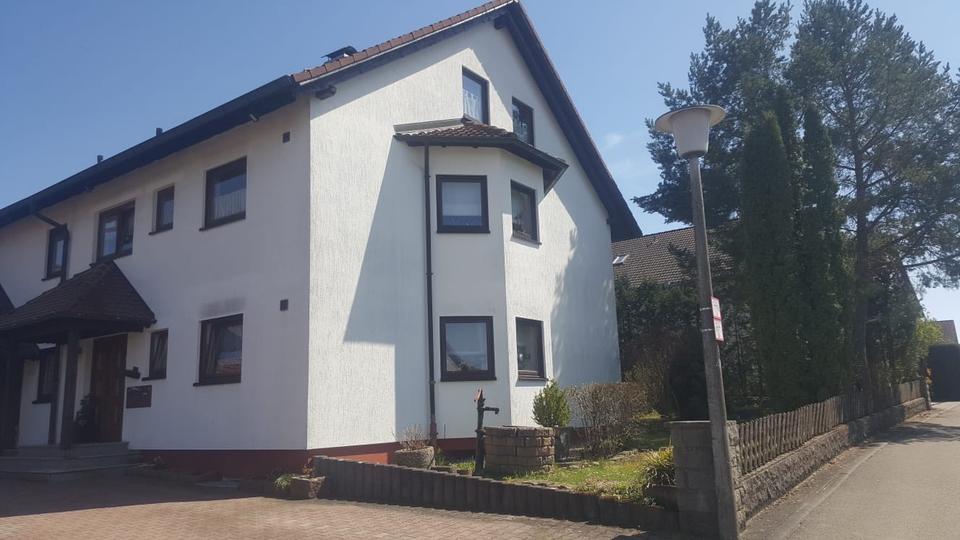 Dachgeschoßwohnung Schrozberg - 3.5 Zimmer, 70 m&sup2;, 600&euro; | Angebot:24352610