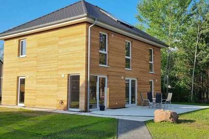 Haus Borkwalde - 5.5 Zimmer, 198 m&sup2;, 2.390&euro; | Angebot:25159146