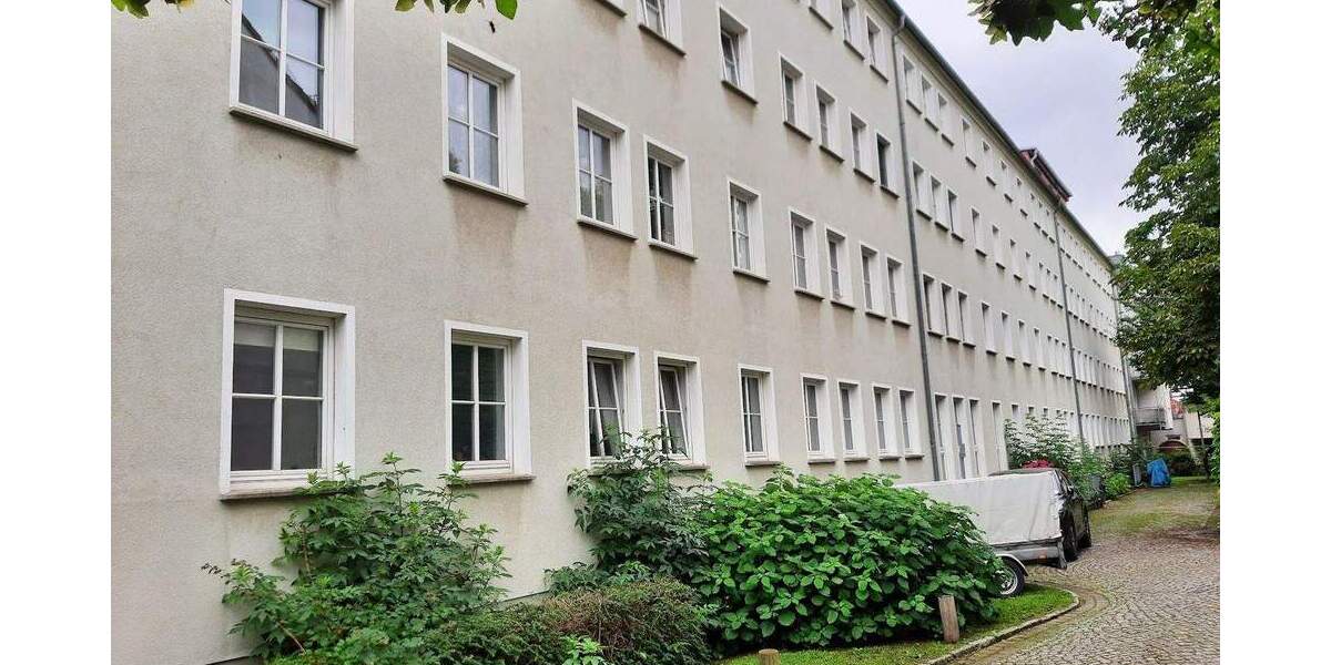 Direkt einziehen! Frisch renovierte kleine 3 Zimmer-Wohnung mit separater Küche und Tageslichtbad 3 zimmer