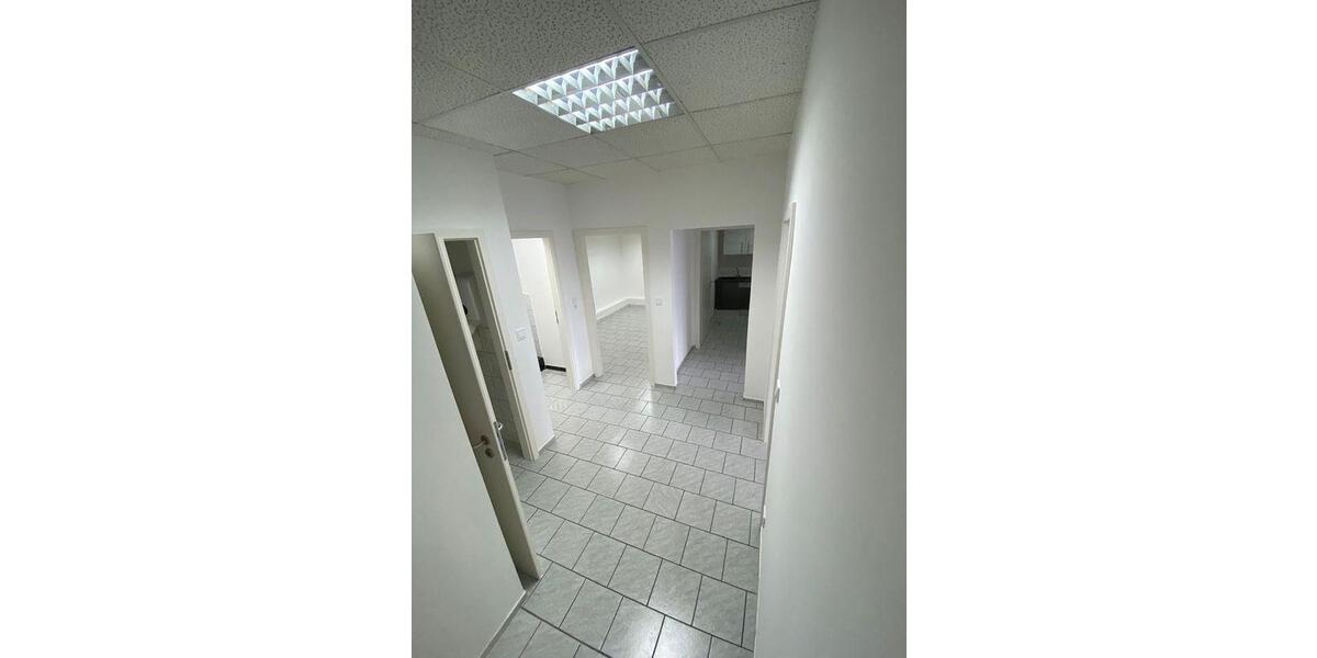 Helle Bürofläche (88 m²) in Fürth – 2 große Büros, Teeküche, Top-Anbindung, provisionsfrei zimmer